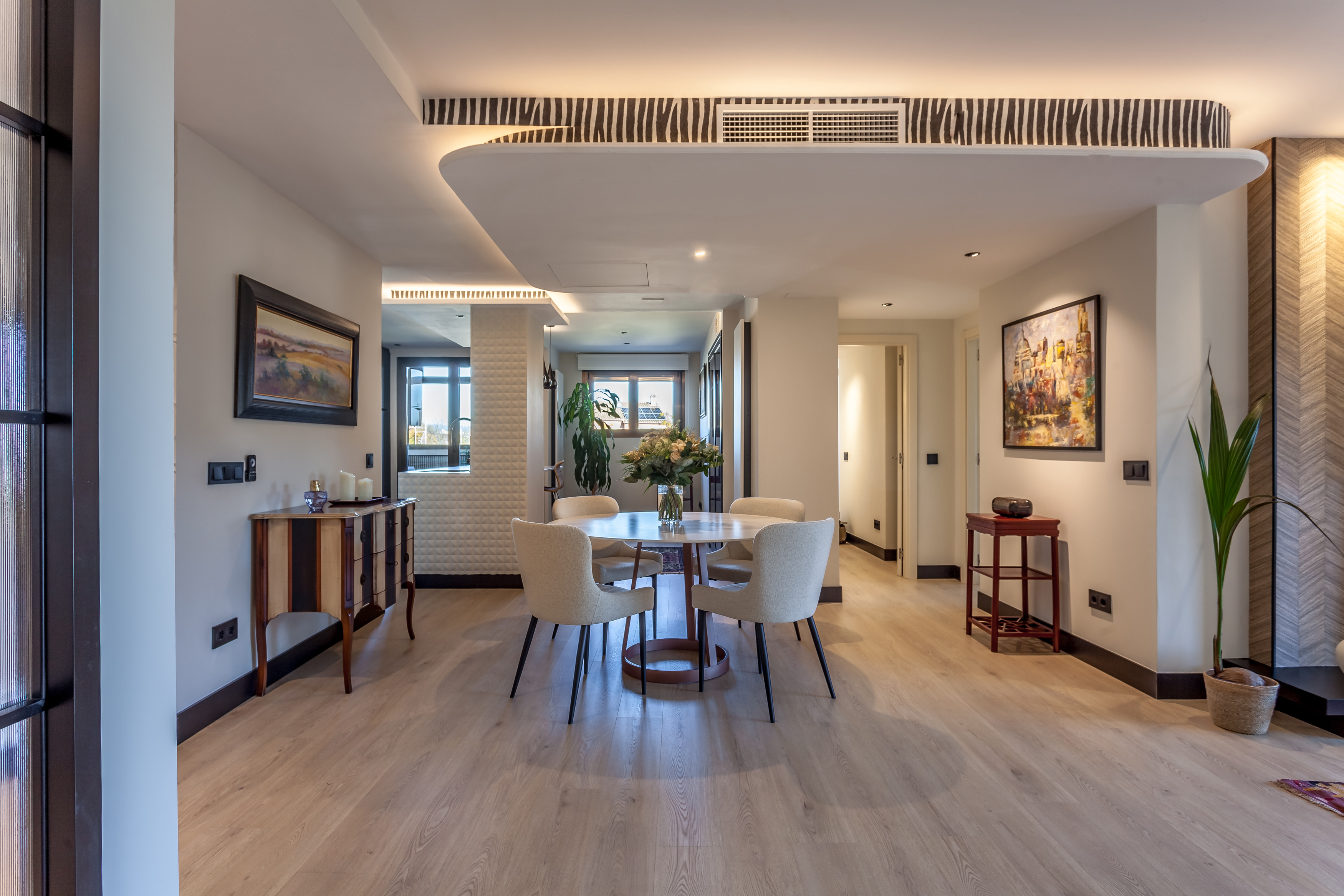 salòn-moderno-iluminado-reforma-villanueva