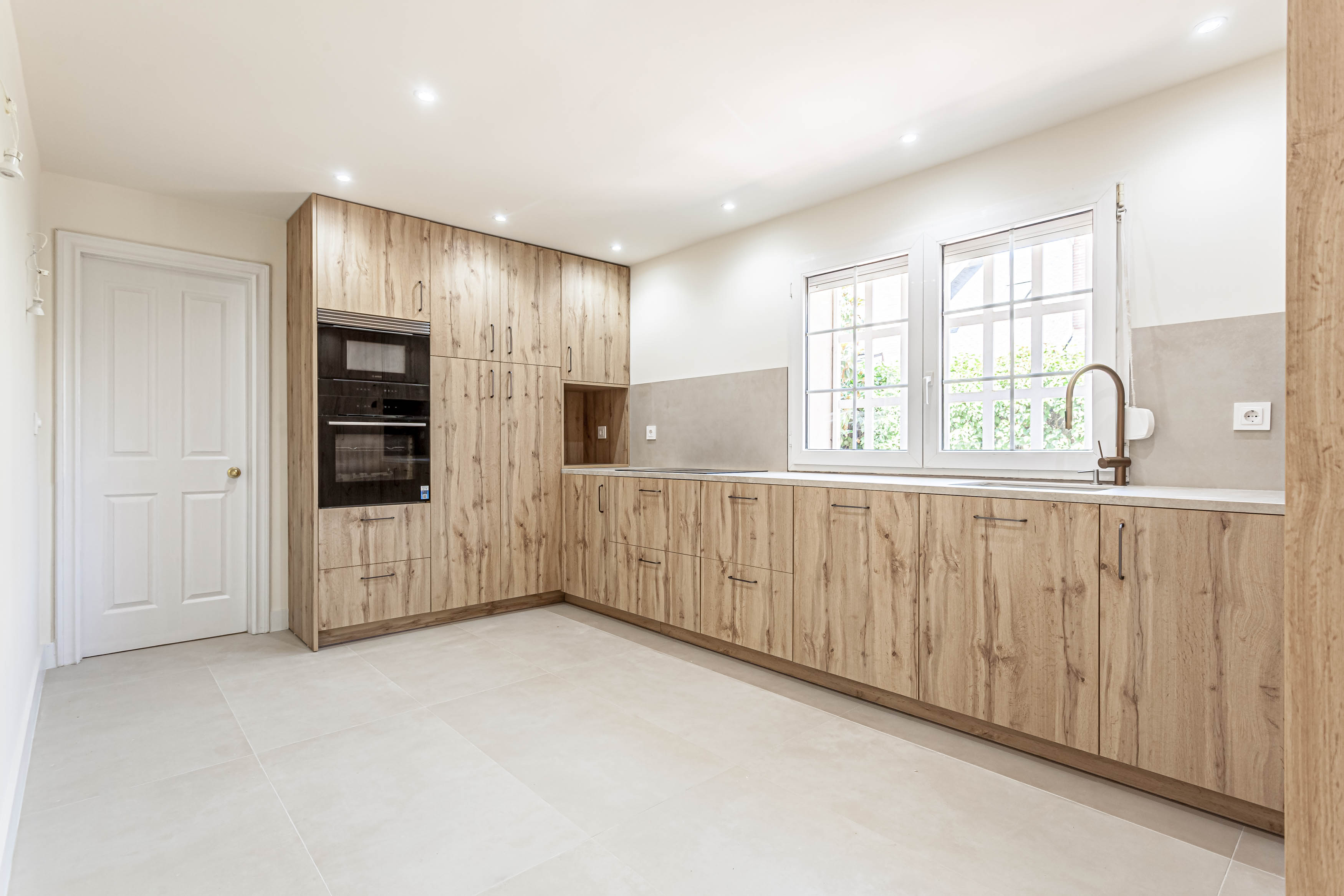 mdbymay-cocina-blanca-roble